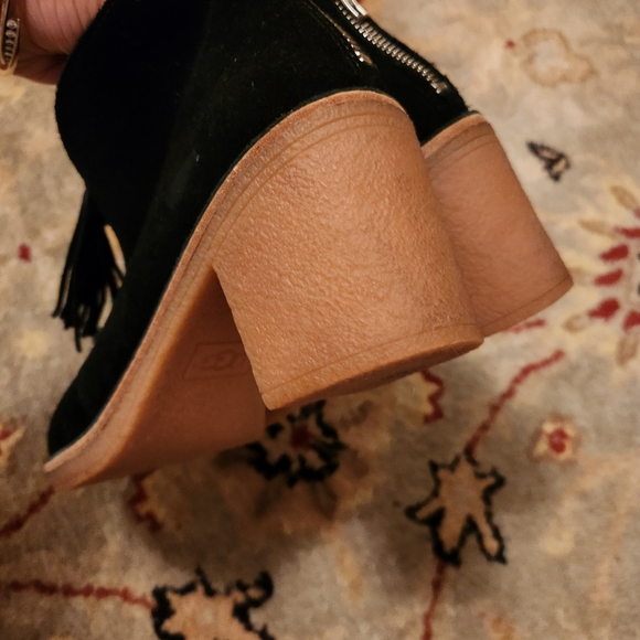 Ugg black suede Corin booties with fringe size 7 - Picture 6 of 8